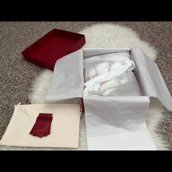 ❤️SOLD❤️Valentino rockstud slingbacks pumps 35.5 - Picture 2 of 10